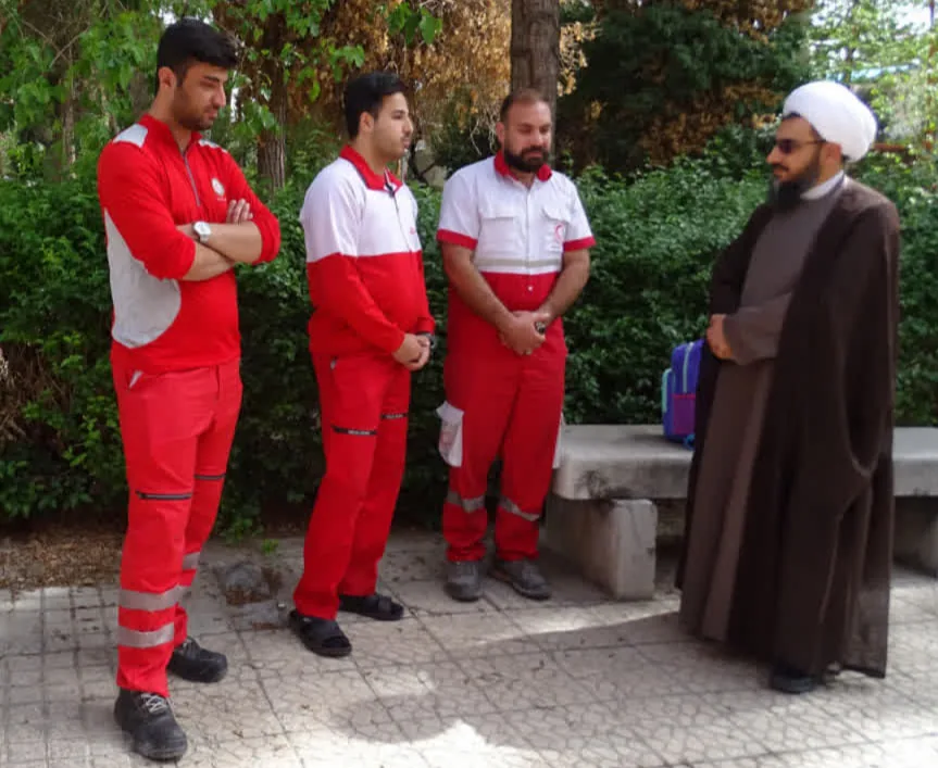 دیدار مدیر حوزه علمیه خواهران اصفهان با نجاتگران جمعیت هلال احمر استان به پاس خدمات در بحران جنگ 1 جمعیت هلال احمر جمهوری اسلامی ایران