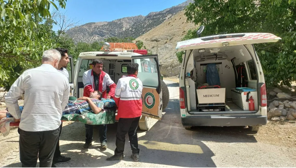 نجات جوان ۳۰ ساله در ارتفاعات روستای تنگ آلک توسط نجاتگران کهگیلویهوبویراحمد 1 نجات جوان در ارتفاعات روستای تنگ آلک