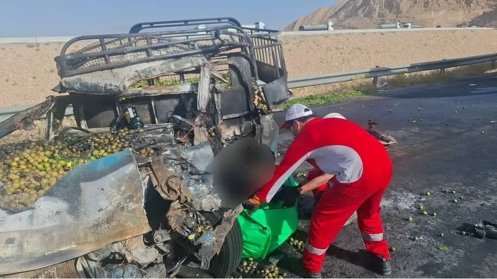 تصادف وانت و تریلر در جاده جهرم به لار