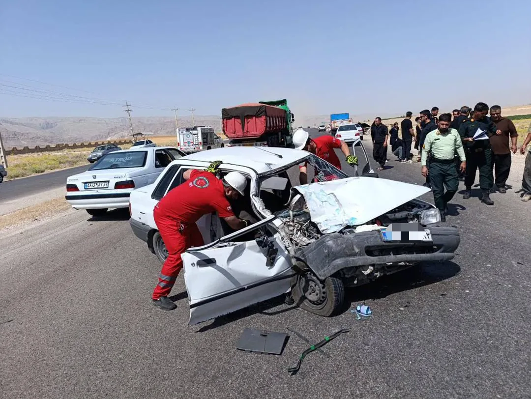 تصادف خودرو پراید و نیسان در جاده فسا منجر به ۴ مصدوم و یک فوتی شد 1 تصادف خودرو در جاده فسا