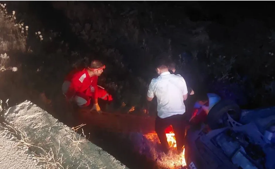 تصویر امدادرسانی به مصدومان حادثه جاده کازرون به کنارتخته
