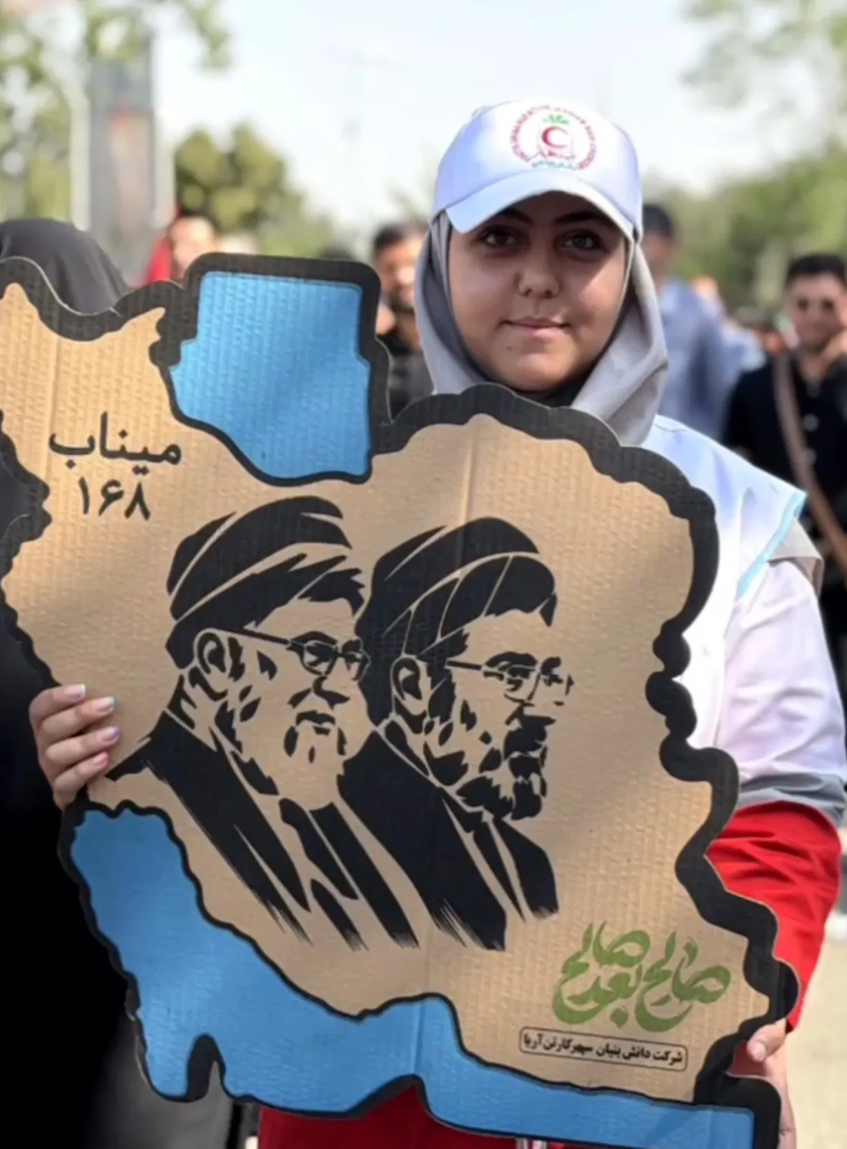 حضور امدادگران جمعیت هلال احمر در مراسم تشییع رهبر شهید انقلاب با یاد شهدای میناب 1 حضور امدادگران هلال احمر در مراسم تشییع رهبر شهید انقلاب